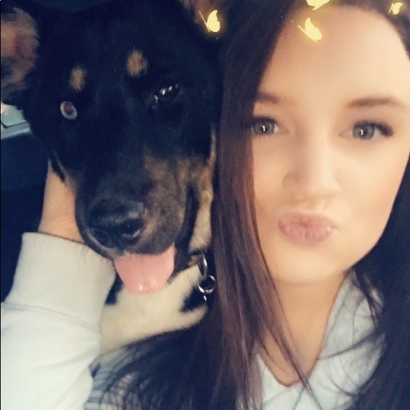 Meet your Posher, Amanda - Picture 2 of 7